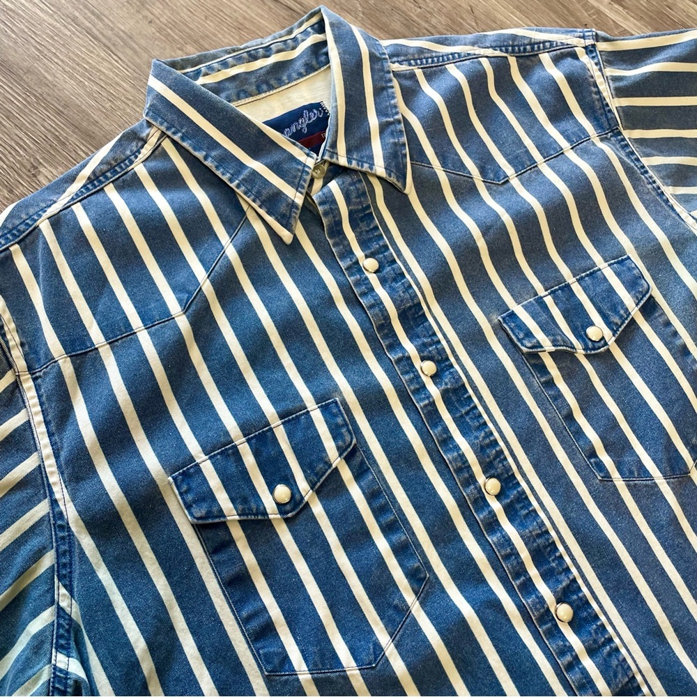 Vintage 1990s Wrangler Brushpopper Pearl Snap Striped Denim Botton Down Shirt - Picture 4 of 13